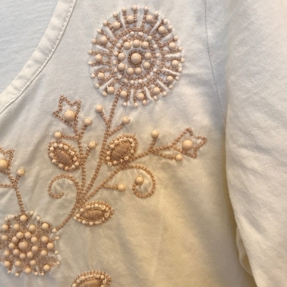 Old Navy Woman’s v neck top, 3/4 sleeves, nice - Picture 2 of 5